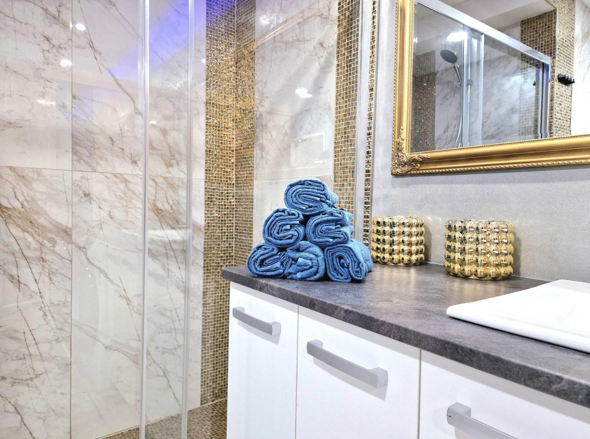 Wellness Gold With Private Sauna & Jacuzzi Apartament *
